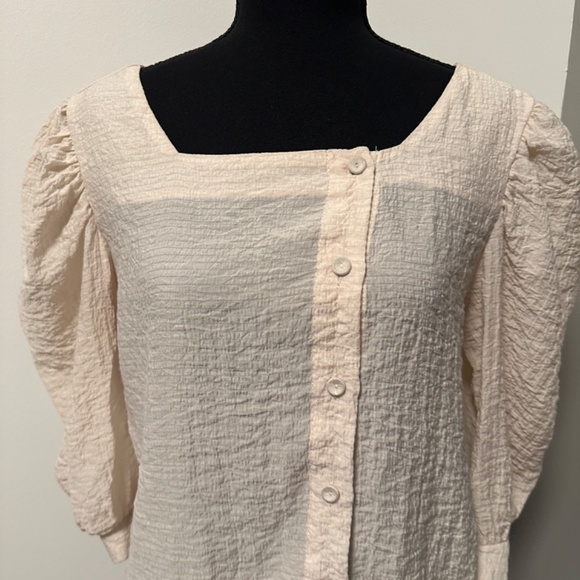 *NASTY GAL* Ivory Asymmetrical Button Down Blouse Size 8 - Picture 2 of 7